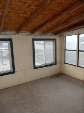 690 Maple Ct - Photo 3 of 28