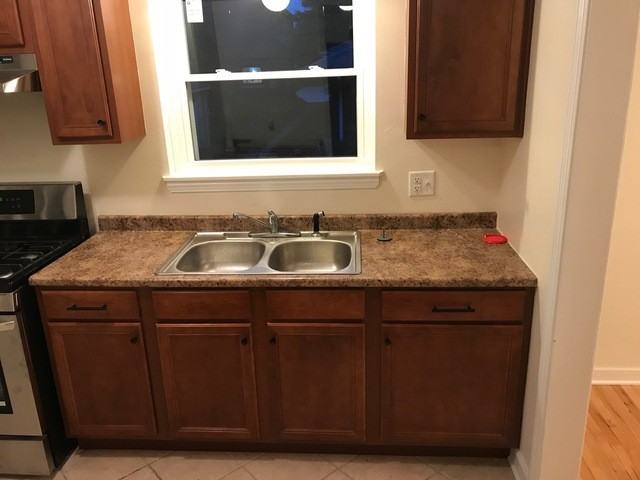 135 Elizabeth St - Photo 2 of 21