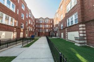 featured image of 4815 W Monroe St