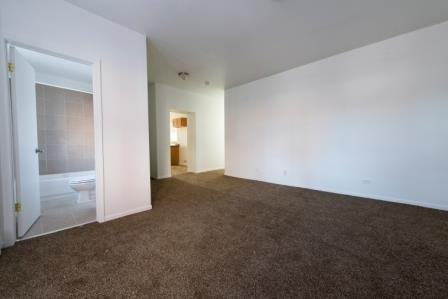 4815 W Monroe St - Photo 2 of 7