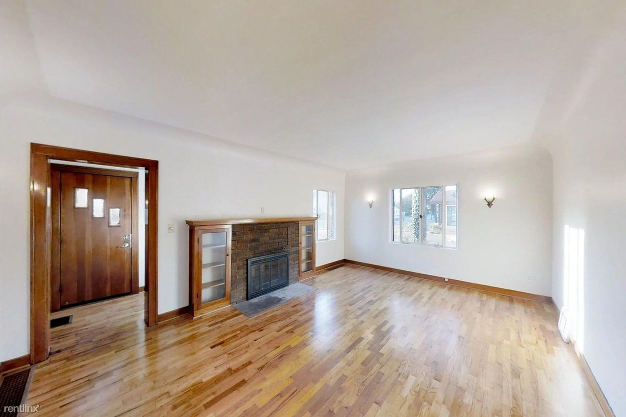 2128 Cedar St - Photo 3 of 14