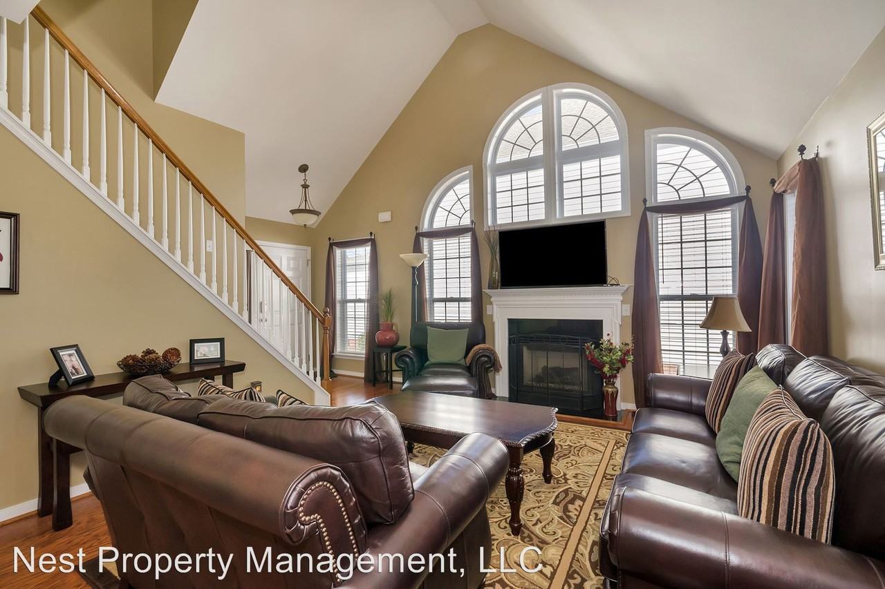 1298 Courtyard Dr - Photo 2 of 17