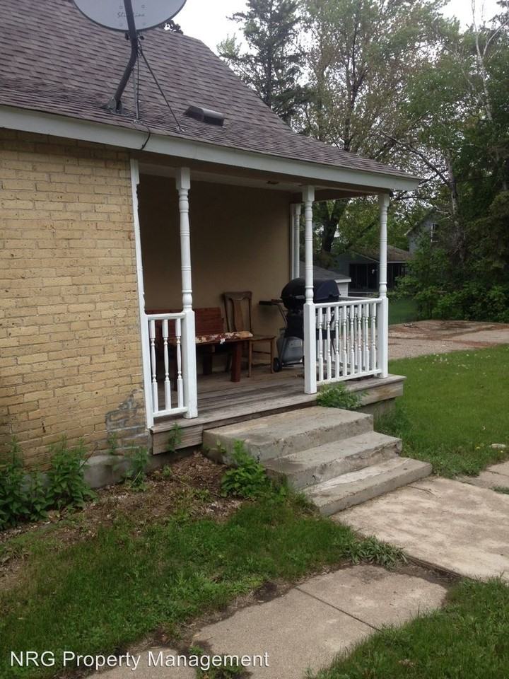 914 12th Ave N - Photo 2 of 13