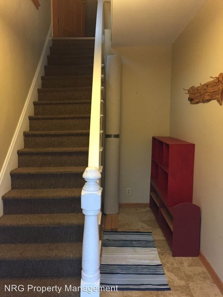 914 12th Ave N - Photo 3 of 13