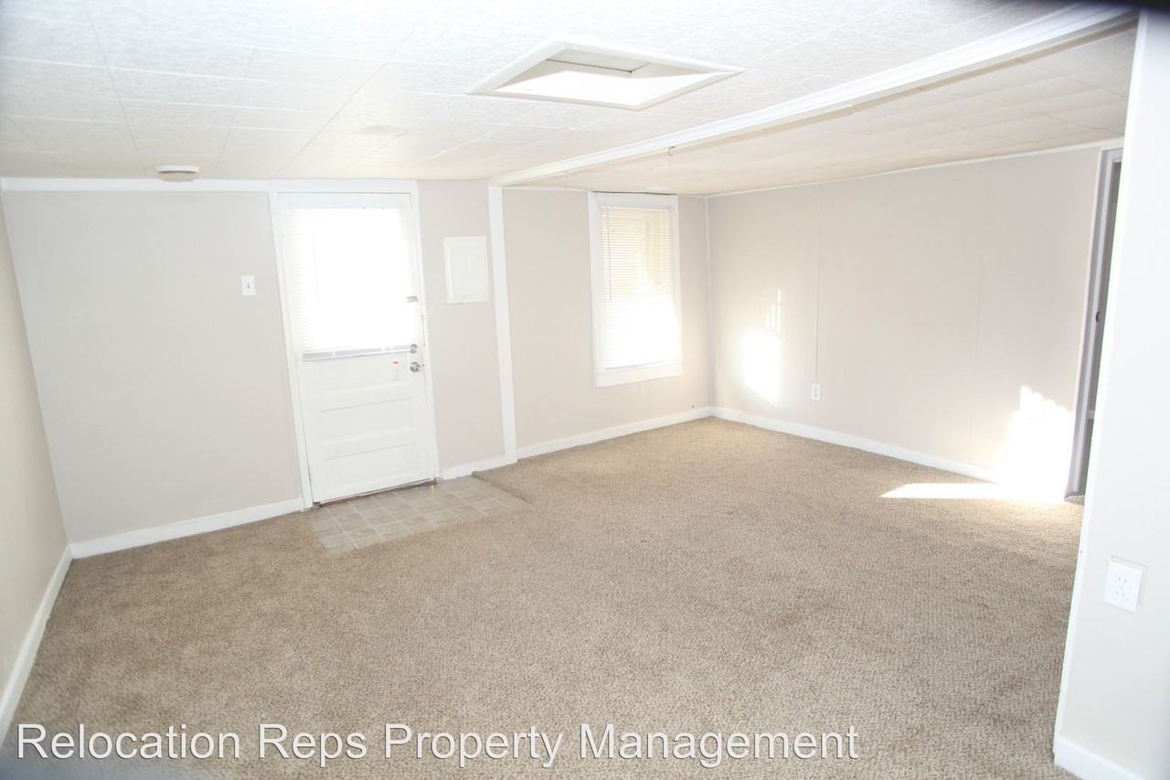 803 SW 2nd St - Photo 3 of 18