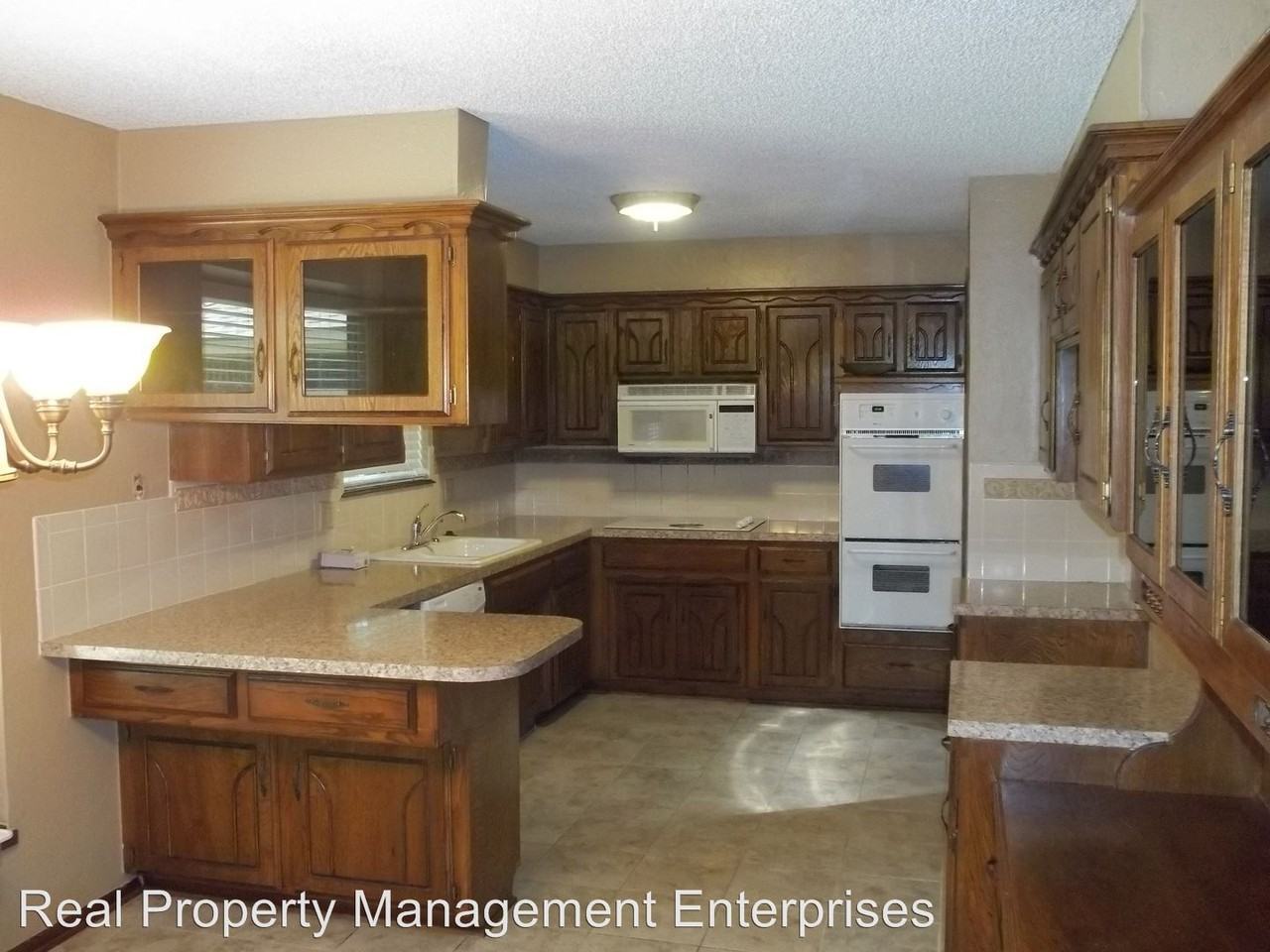 5825 NW 90th St - Photo 2 of 7