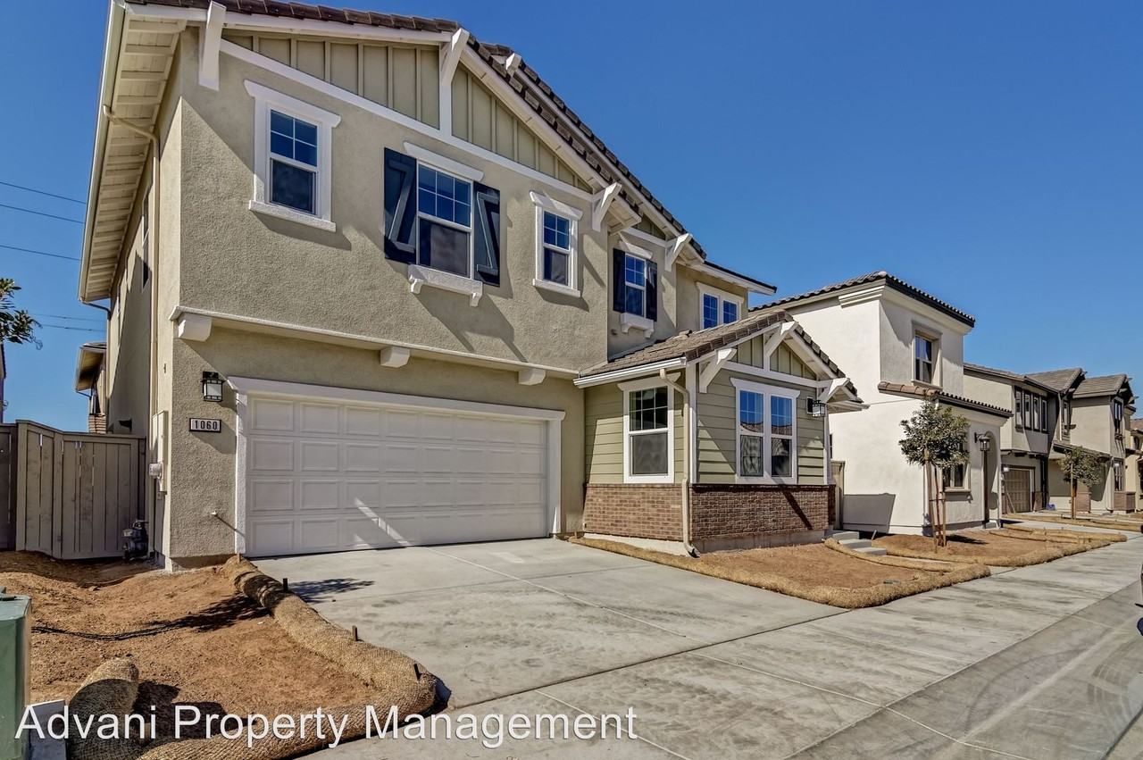 1060 Rolling Dunes Way - Photo 2 of 24