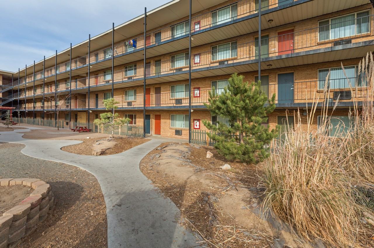 Fitzsimons Place Apartments - Photo 3 of 34