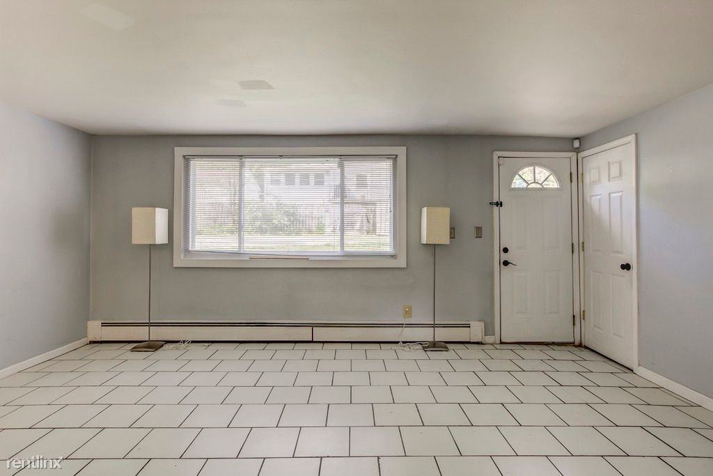1734 Abbott Ave - Photo 2 of 10