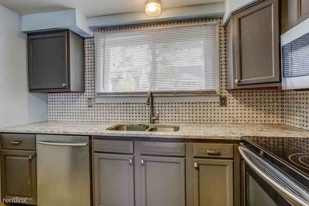 1734 Abbott Ave - Photo 3 of 10