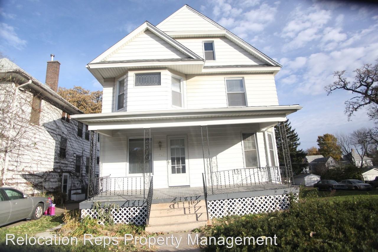 720 E 15th St - Photo 2 of 24