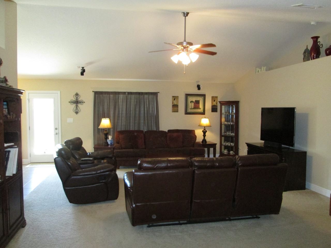 1223 Benning Pl - Photo 3 of 15