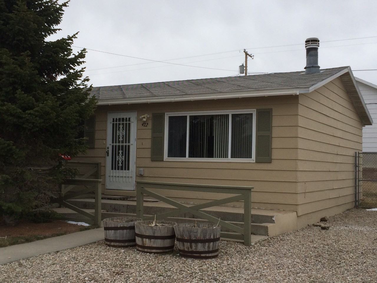 422 E Davis St - Photo 2 of 16