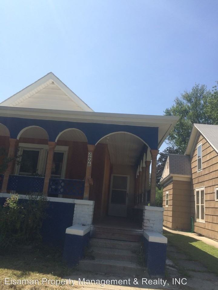 2606 S Wayne Ave - Photo 3 of 24