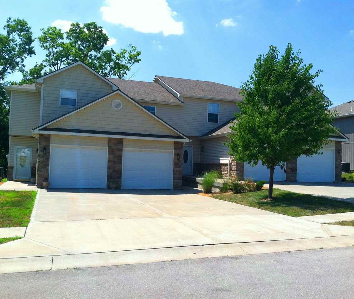 10557 E 46th Terrace - Photo 2 of 3