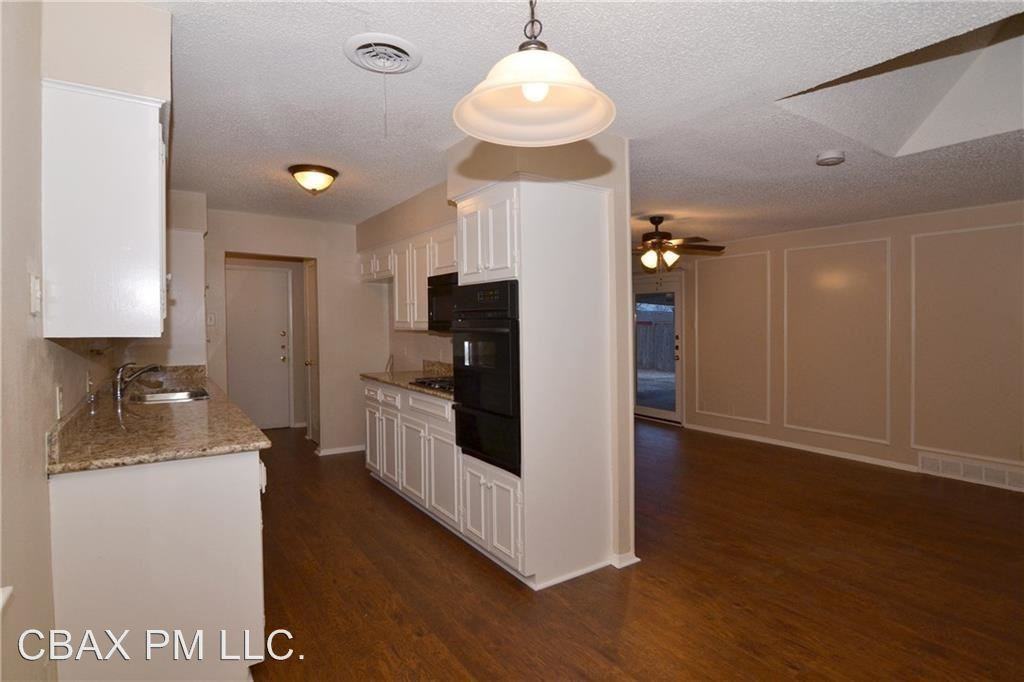 9652 Lanward Dr - Photo 3 of 7