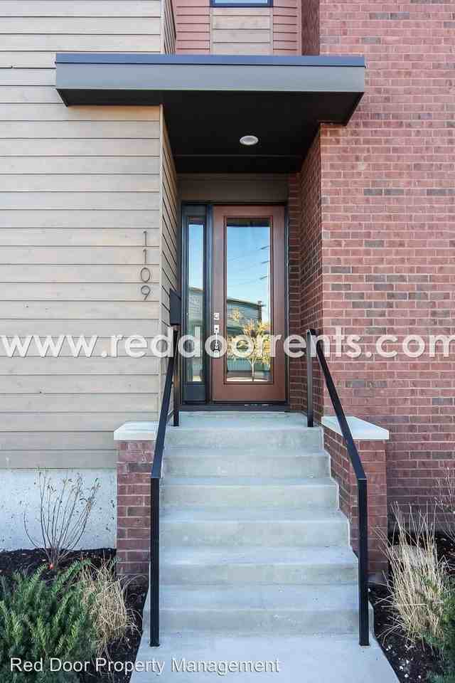 1109 E 10th St - Photo 2 of 25