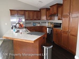 405 Allen Ln - Photo 2 of 12