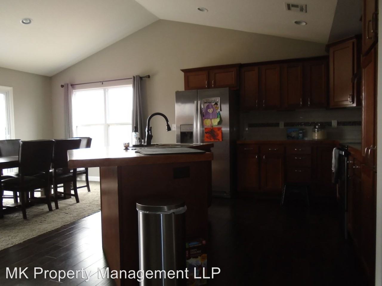 405 Allen Ln - Photo 3 of 12