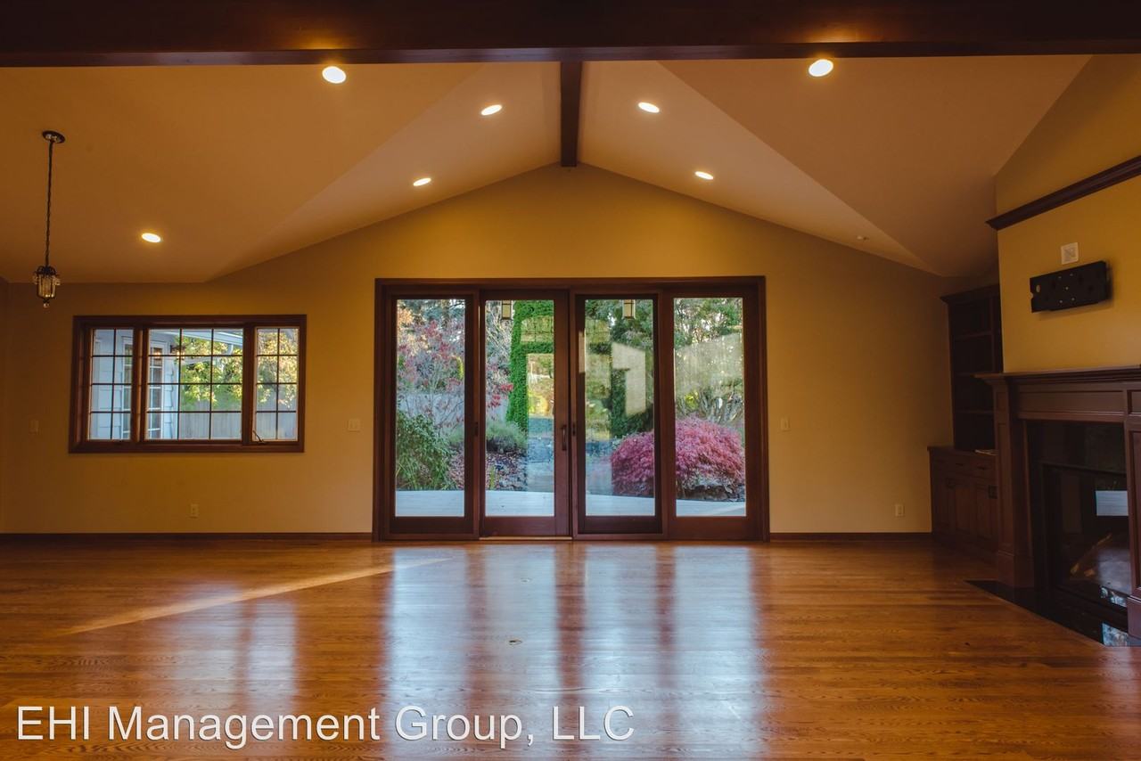 8417 NE 21st Pl - Photo 3 of 19