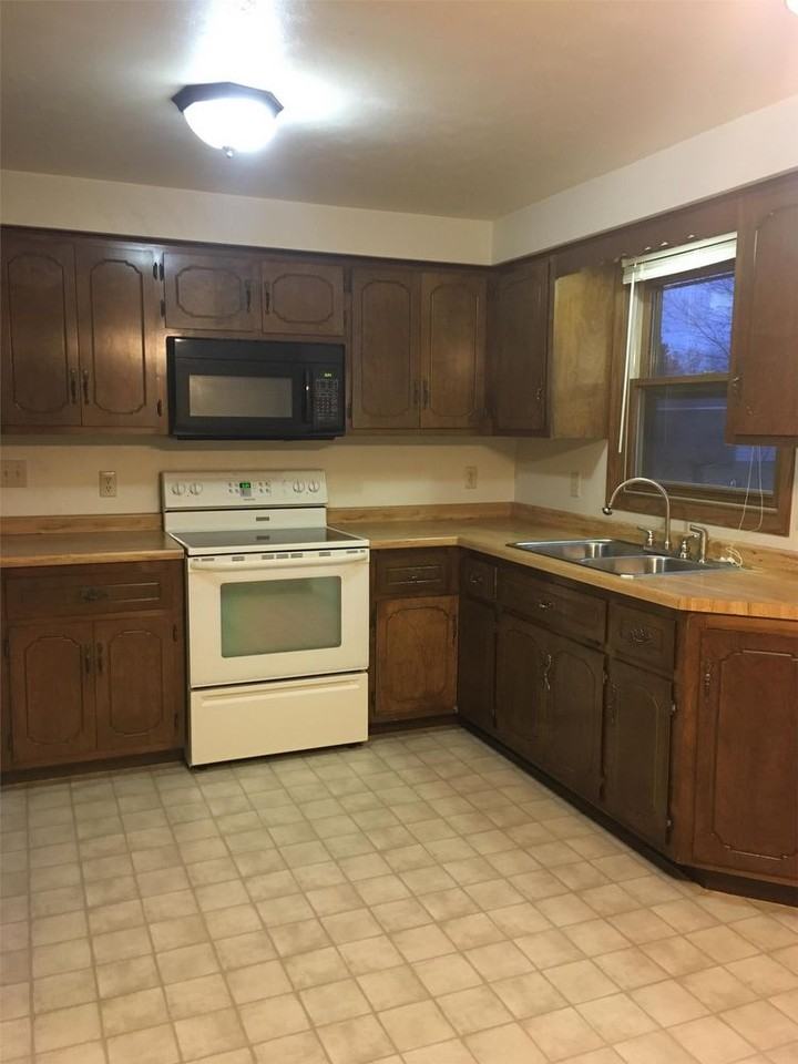 3635 Glenhaven Ln - Photo 3 of 10