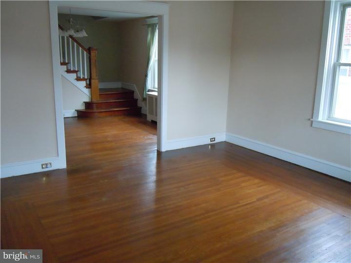 313 N Wyomissing Ave - Photo 2 of 13