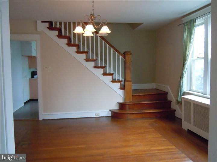 313 N Wyomissing Ave - Photo 3 of 13