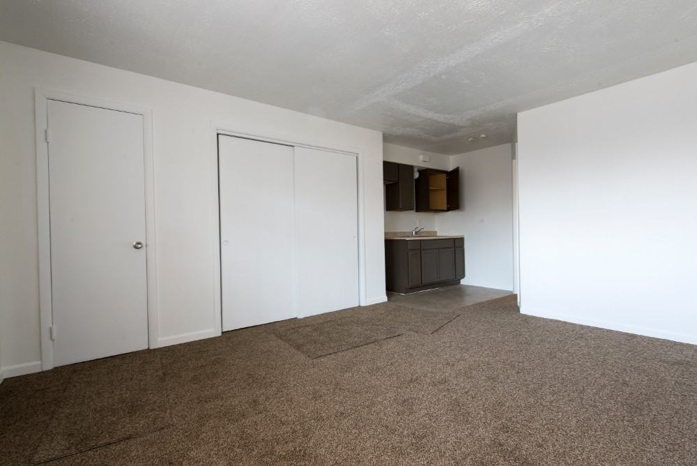 8640 S Ingleside Ave - Photo 3 of 6