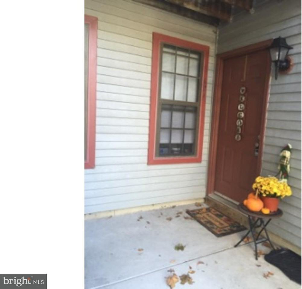 121 Ashton Ct - Photo 2 of 13