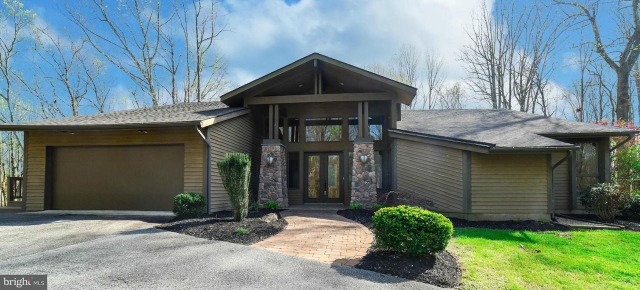 7281 Bond St - Photo 2 of 30