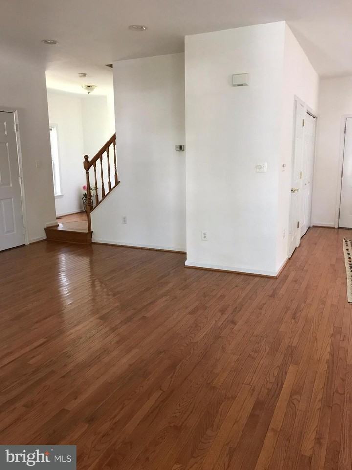 946 Bay Dr - Photo 2 of 30