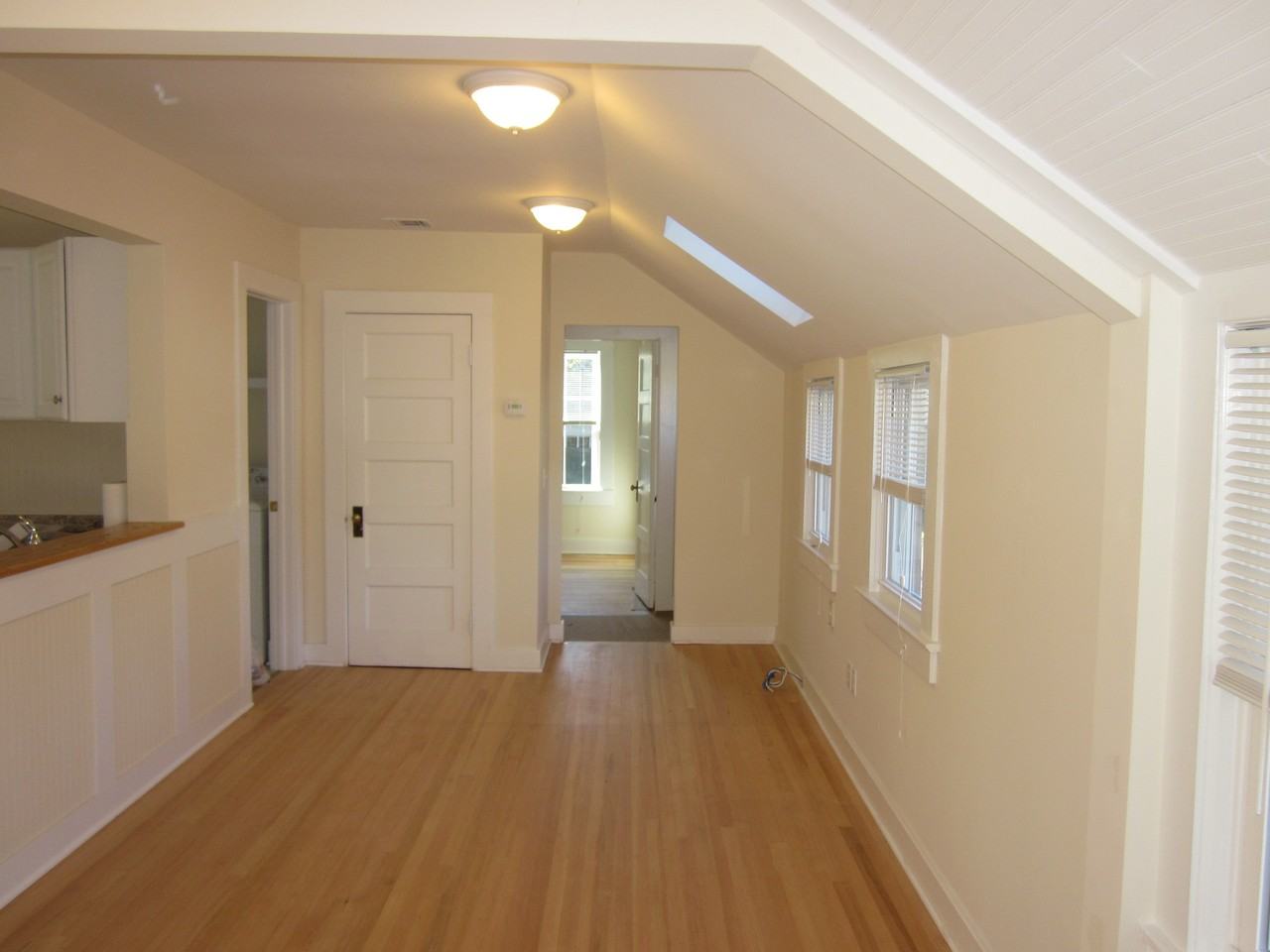 1045 Love Ln - Photo 2 of 9