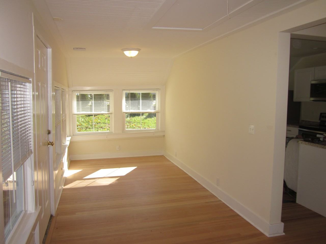 1045 Love Ln - Photo 3 of 9