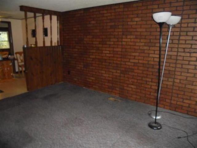 5624 Gates Dr - Photo 3 of 6