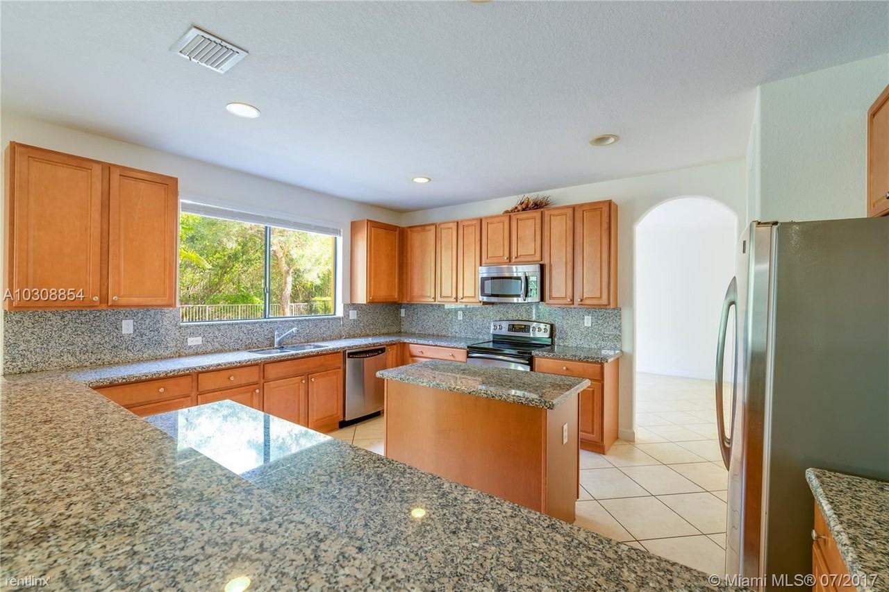 7726 SW 193rd Ln - Photo 2 of 6