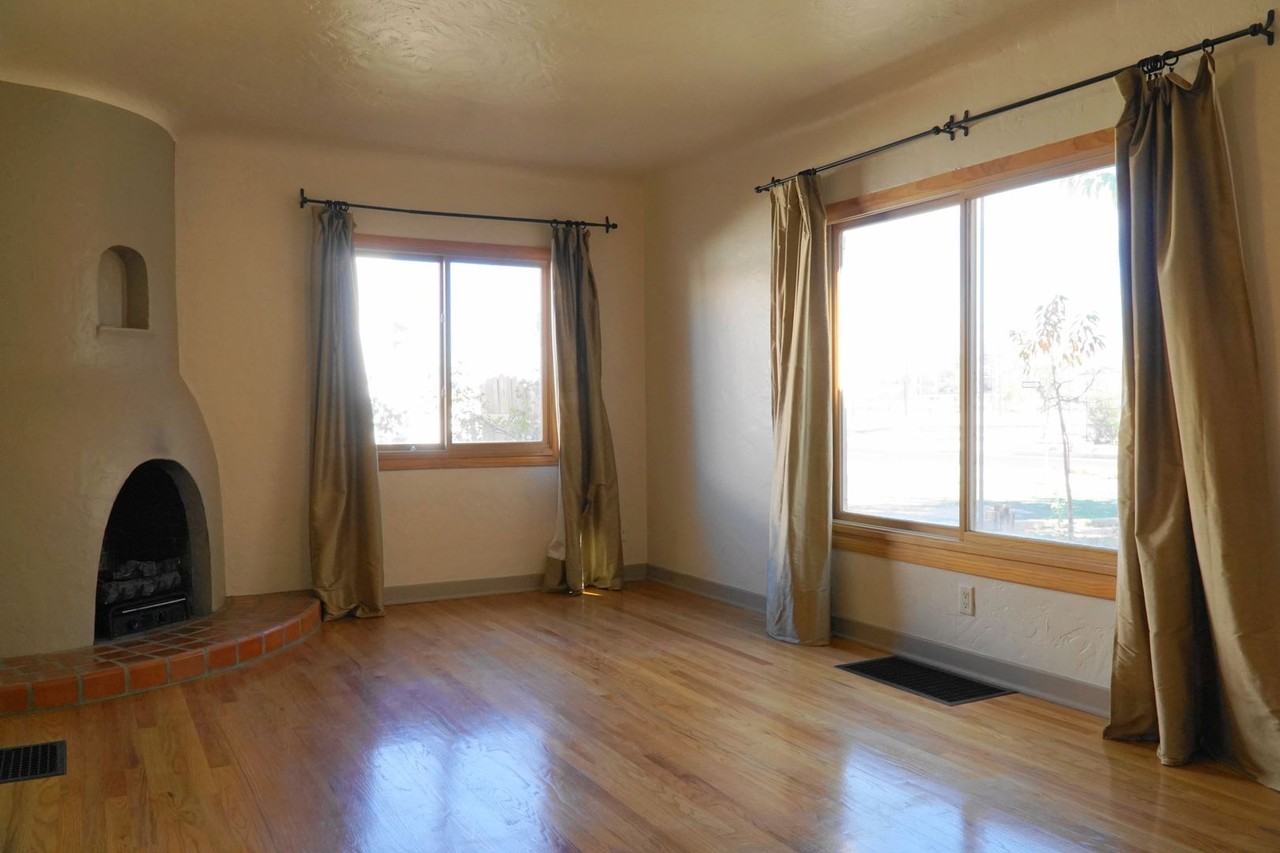 1117 6th St NW - Photo 3 of 11