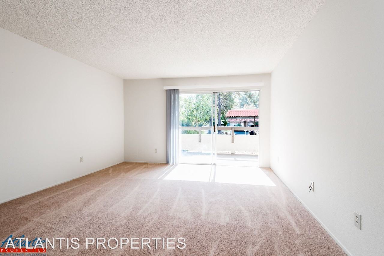 293 Tradewinds Dr #7 - Photo 3 of 14