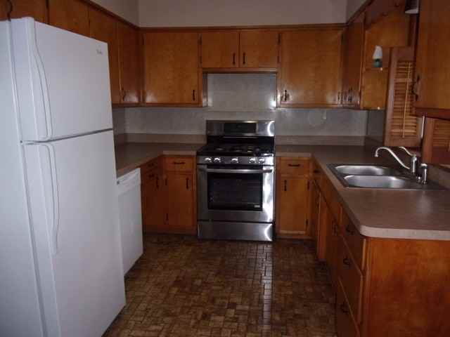 5660 W Wilson St - Photo 2 of 10