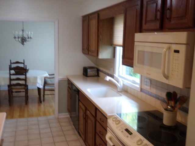 1126 Laurel Ln - Photo 3 of 17