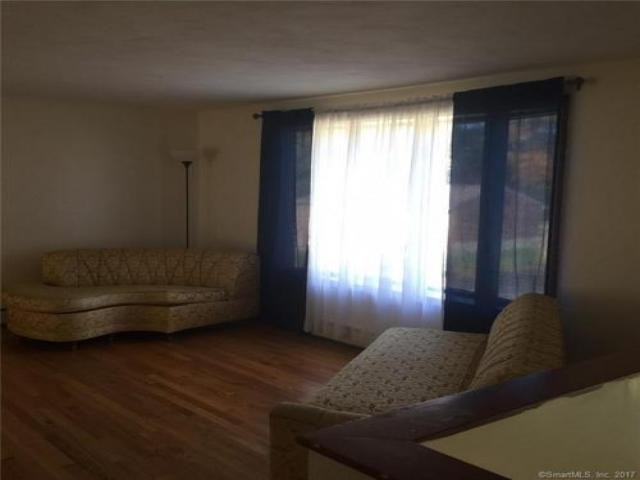 165 Birchwood Dr - Photo 3 of 6