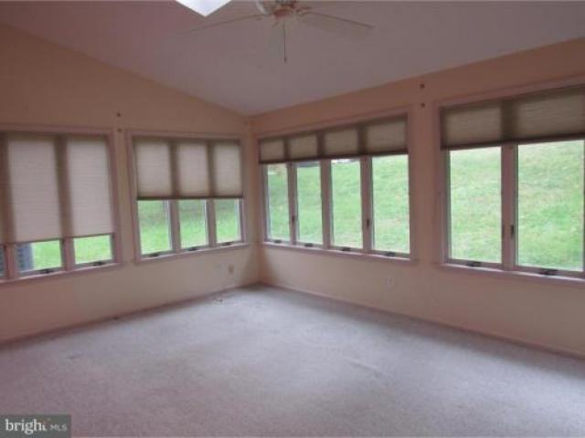 526 Erickson Ave - Photo 3 of 6