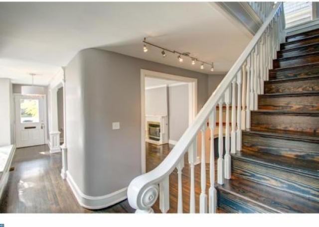 207 W 14th St - Photo 2 of 6