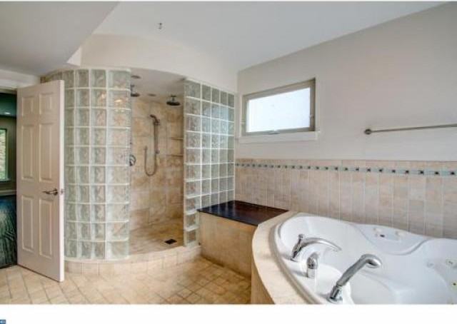 207 W 14th St - Photo 3 of 6