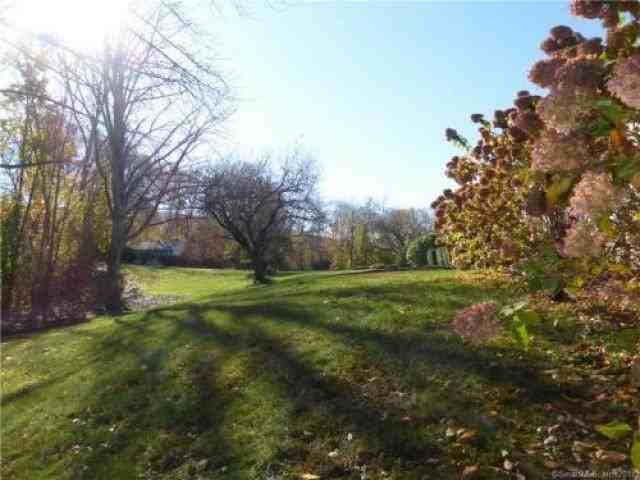 46 Suncrest Dr - Photo 2 of 6