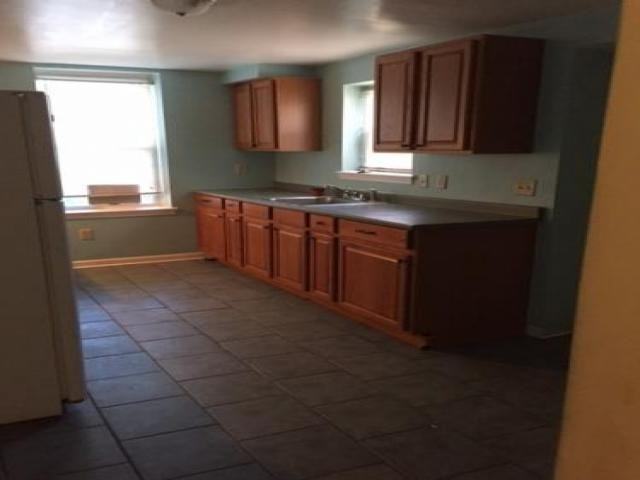 705 Washington St - Photo 2 of 6