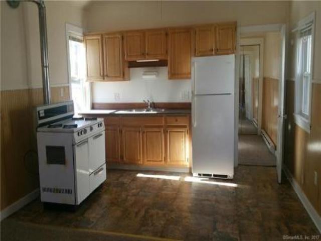 35 Salisbury Ave - Photo 3 of 9