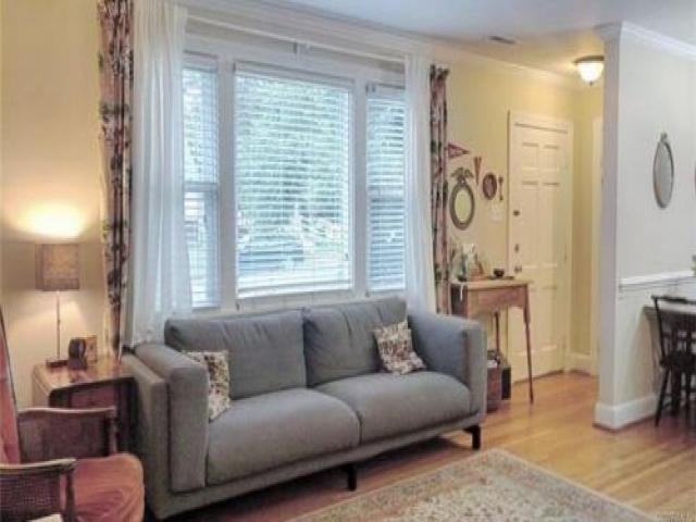 4608 Radford Ave - Photo 3 of 6