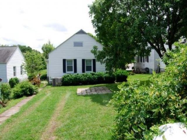 206 Hurt St - Photo 3 of 4