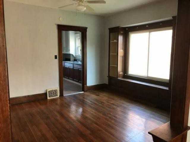 1516 W 116th St - Photo 3 of 6