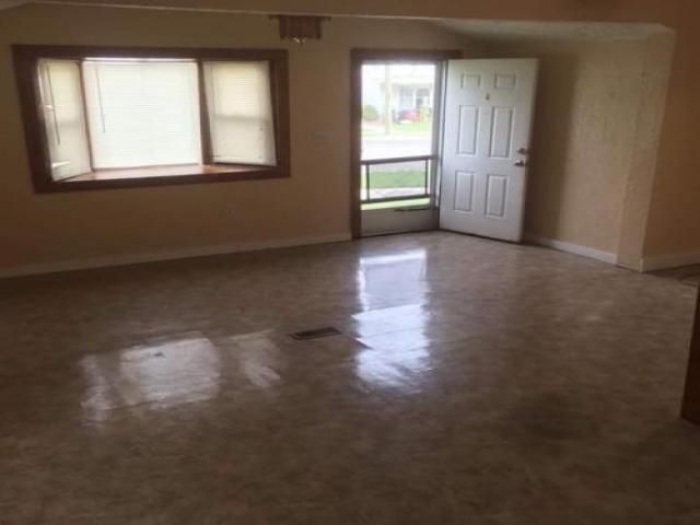 923 W 3rd St - Photo 2 of 6